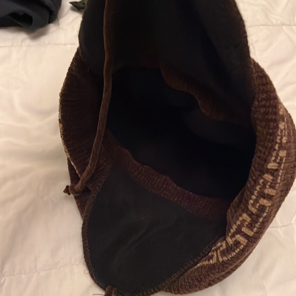 Snug warm hooded hat with ear covers - Picture 3 of 4